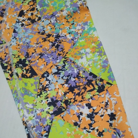 FABLETICS floral print PowerHold capri leggings, S - Picture 6 of 14